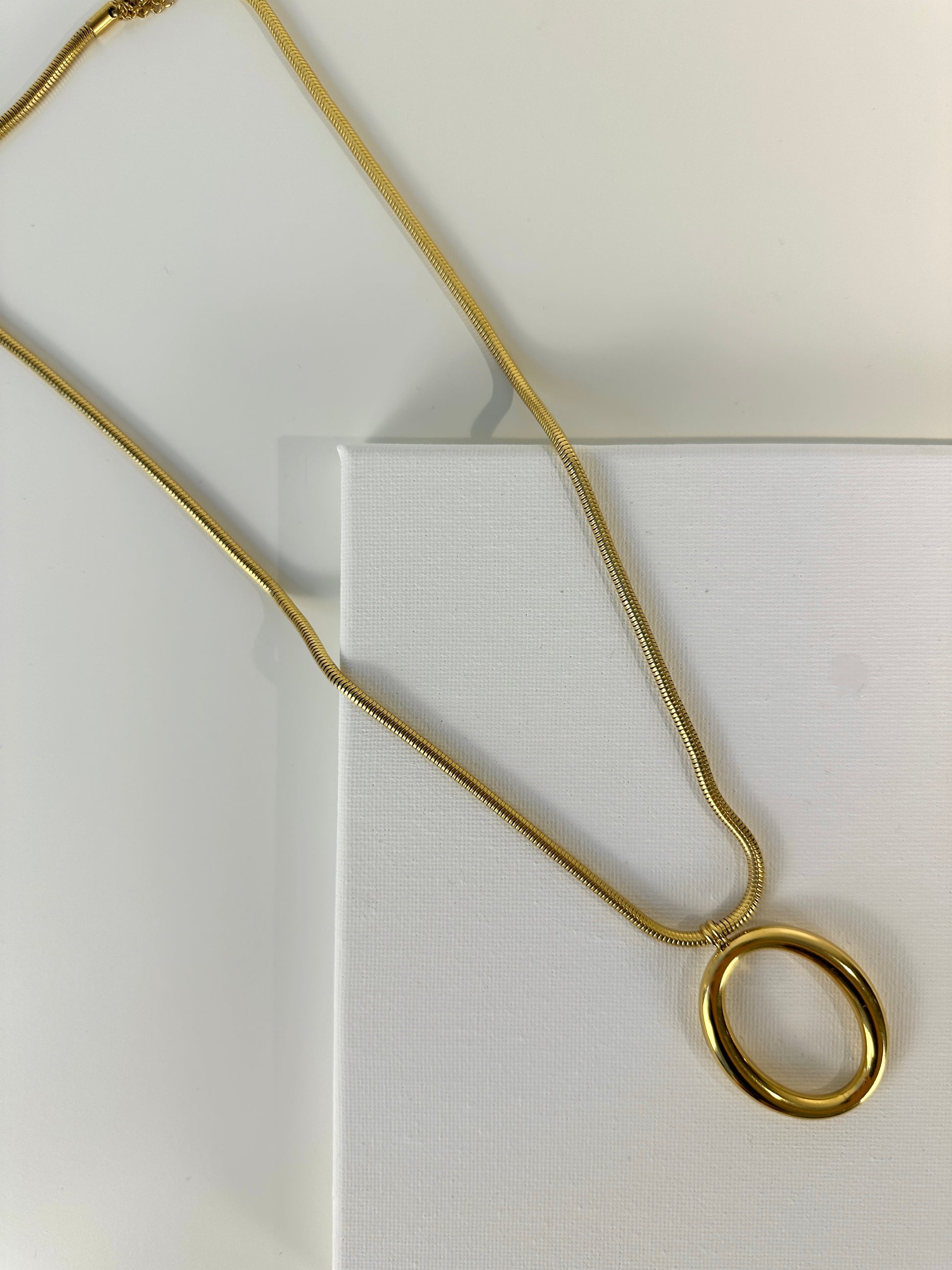 Oro Loop Necklace