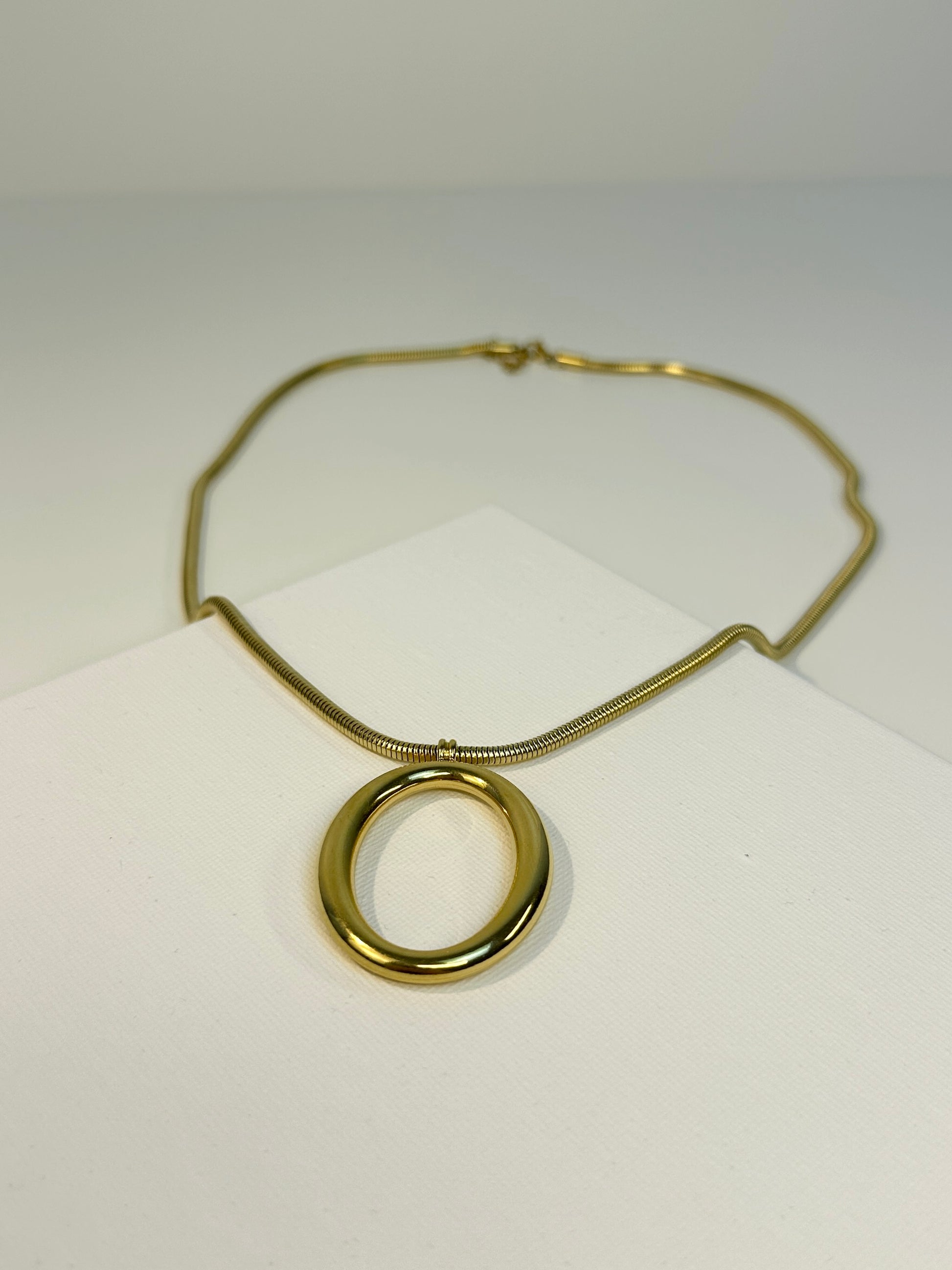 Oro Loop Necklace